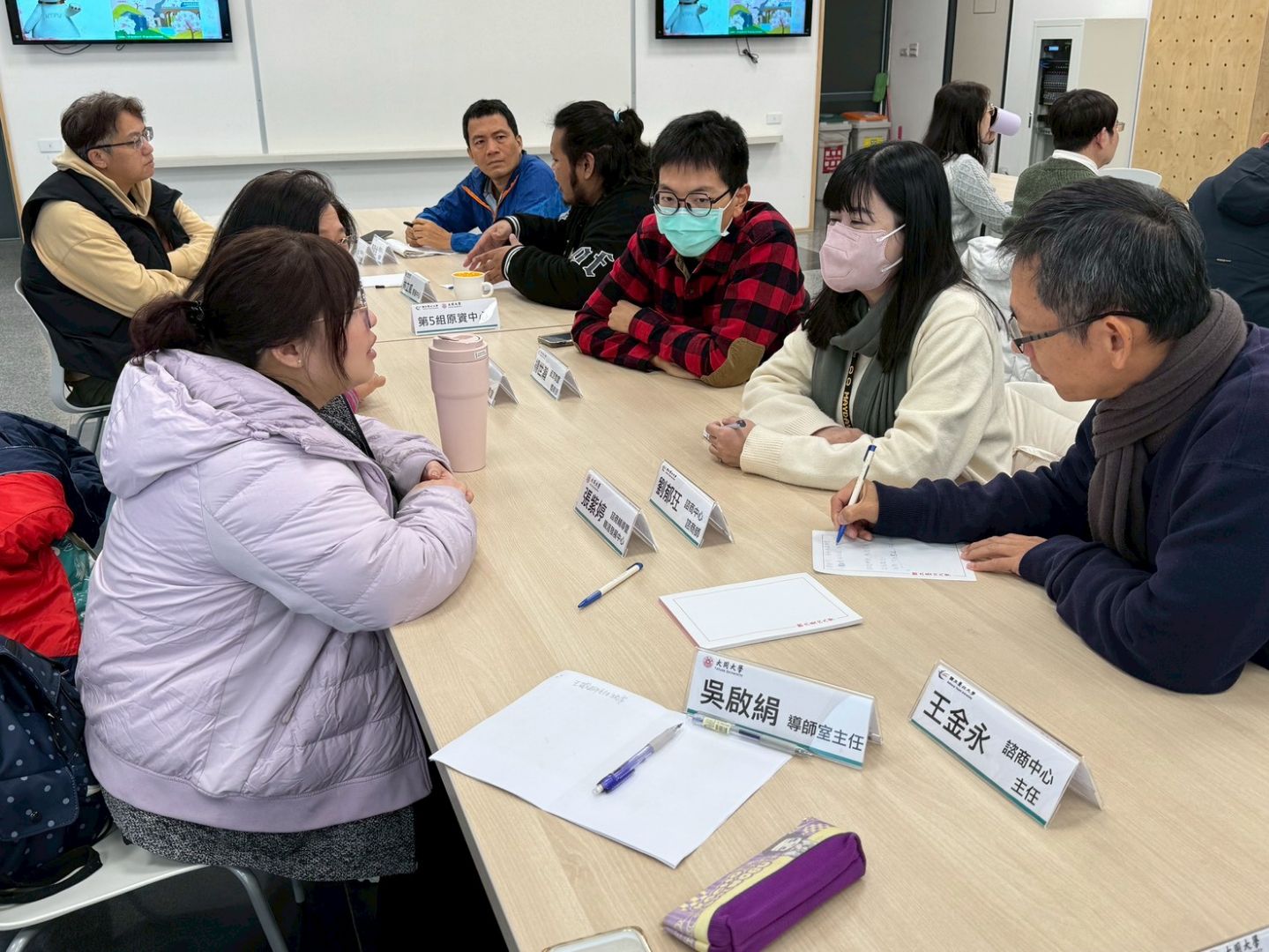 兩校熱絡分組座談