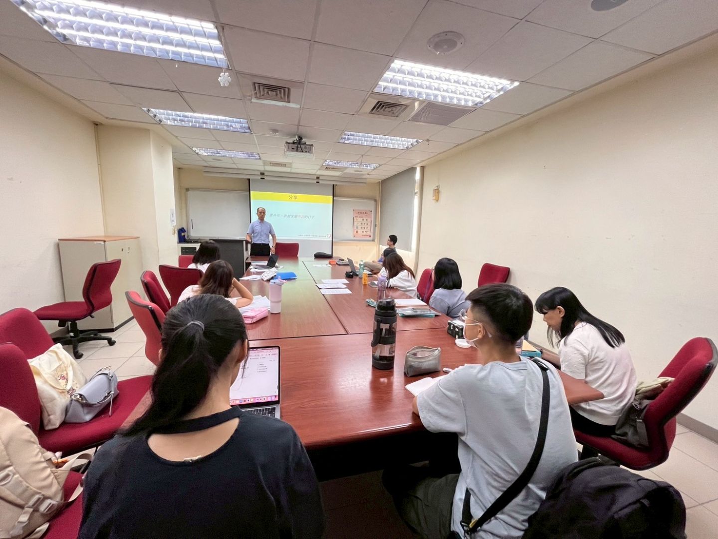 現場11位師生共同參與