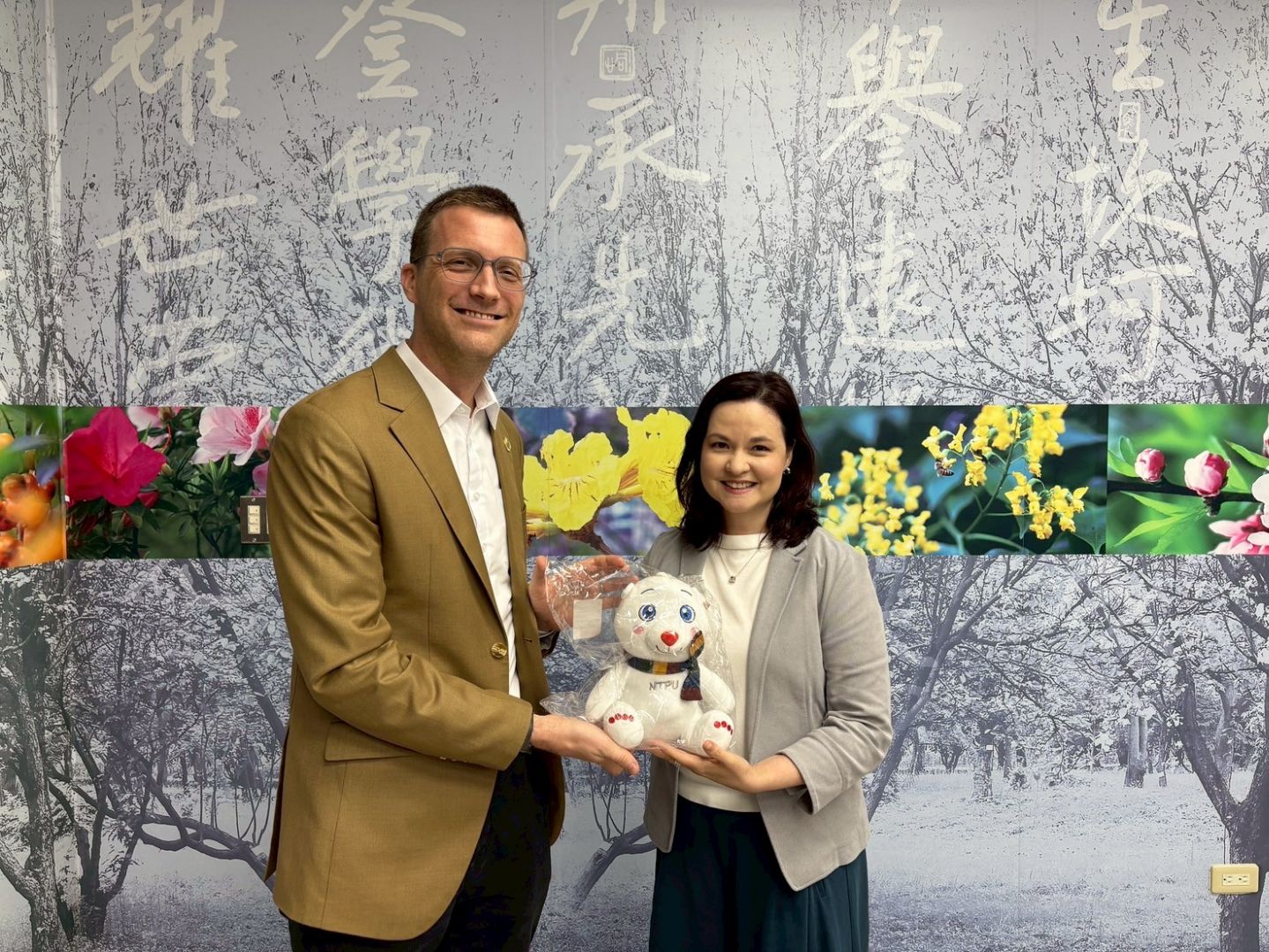 韋岱思國際長與港科大協理副校長Dr. Alison E. Lloyd