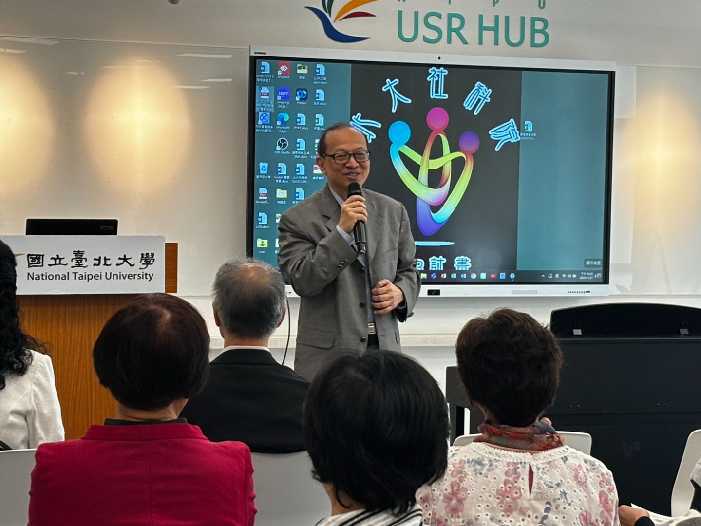 曾敏傑主持人說明兩年來共播放並討論了中外27部電影，嘉惠許多在地居民