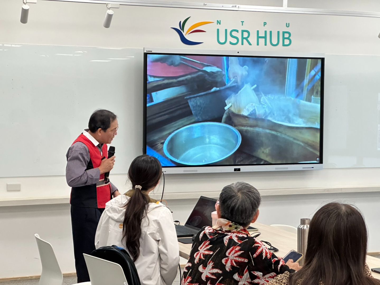 介紹傳統菜餚-石頭火鍋