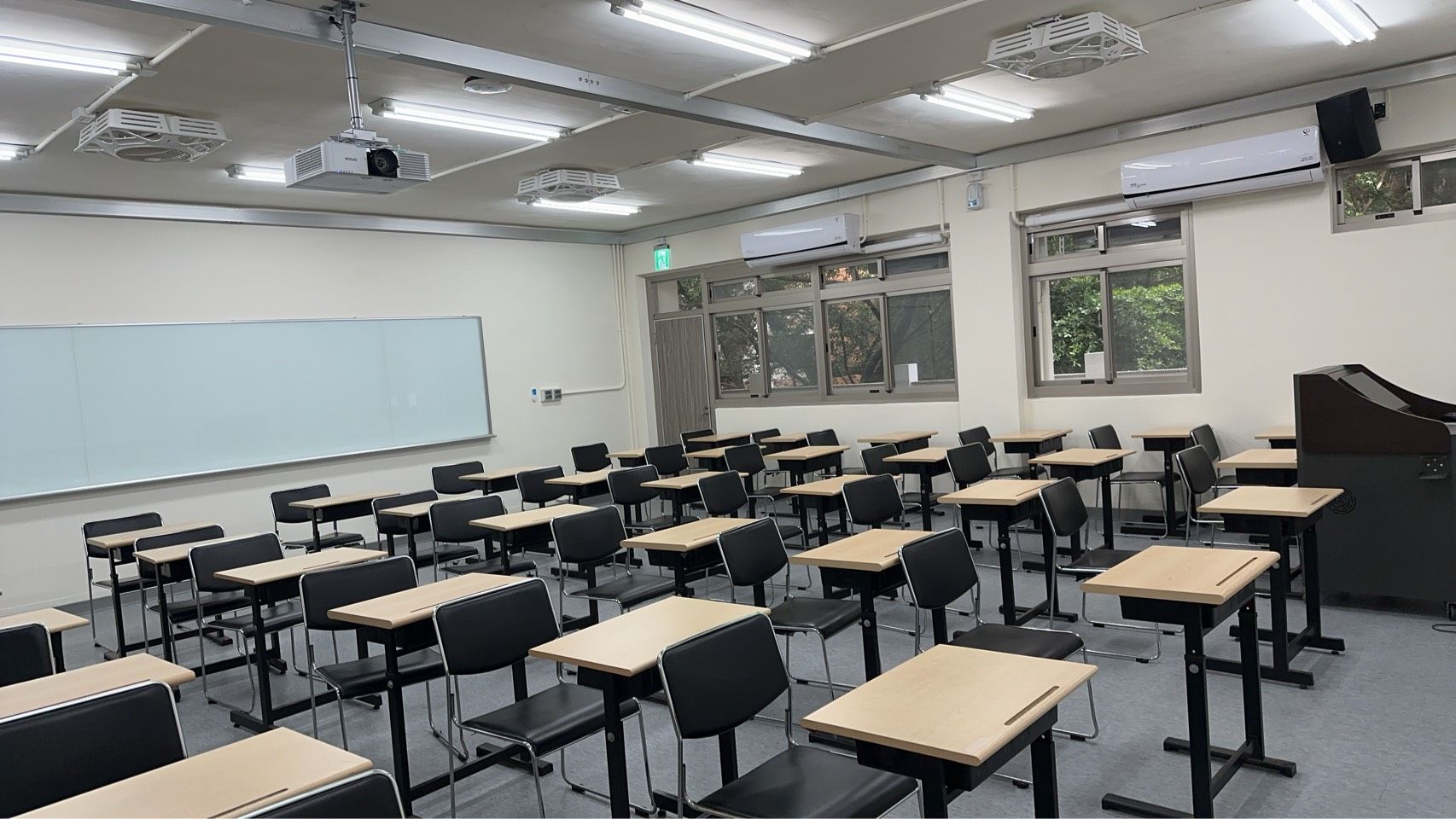 臺北自強大樓42人教室
