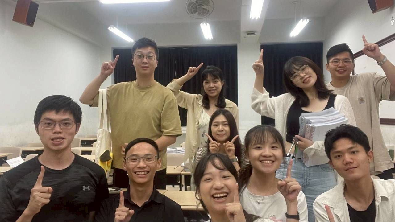 理律盃學長姐們與本屆代表隊成員