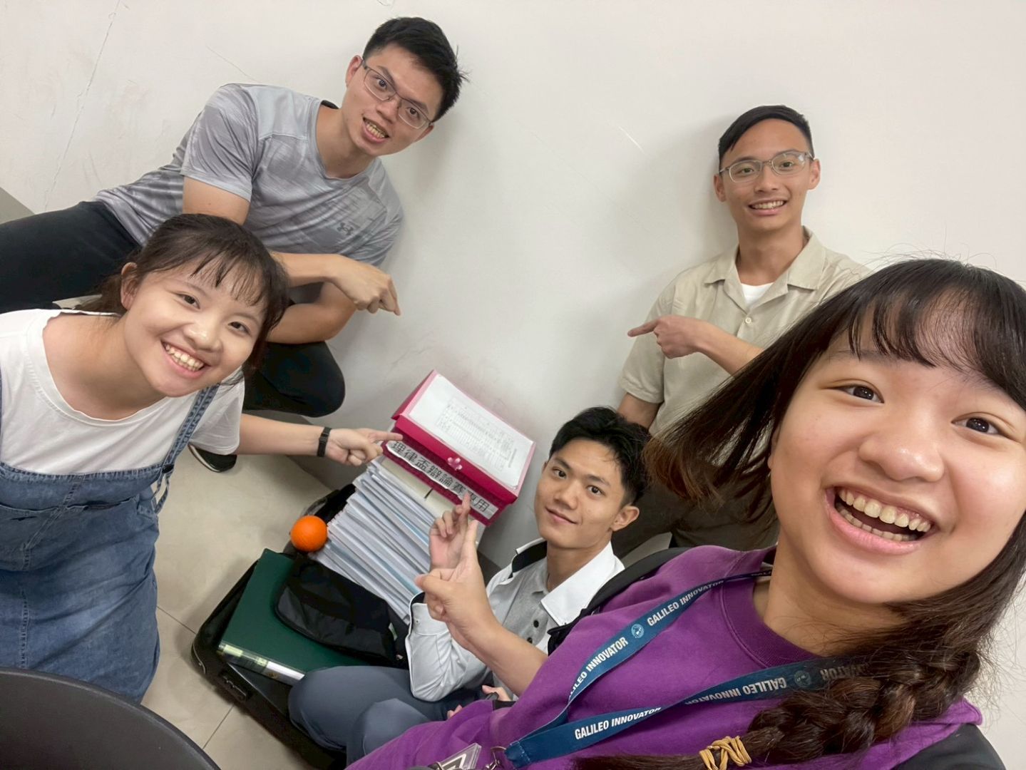 本院代表隊成員認真備賽