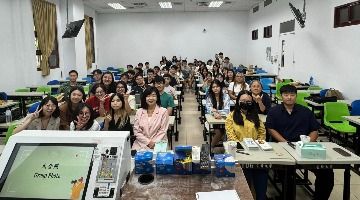 114學年度僑生新生入學輔導說明會大合照