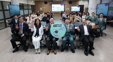 與會貴賓及師長同學合影