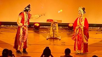 華語學程楊天玉(越南)與行政系黃靖恩(臺灣)精彩演出