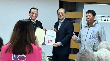 桃園市政府社會局陳寶民局長頒贈感謝狀