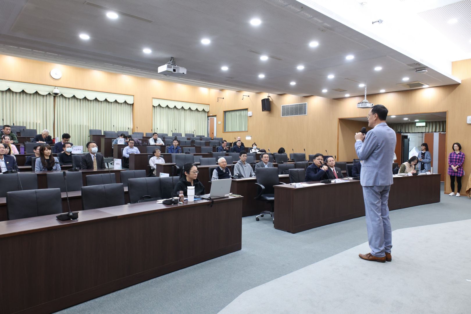 今年受獎教師共計97位102人次