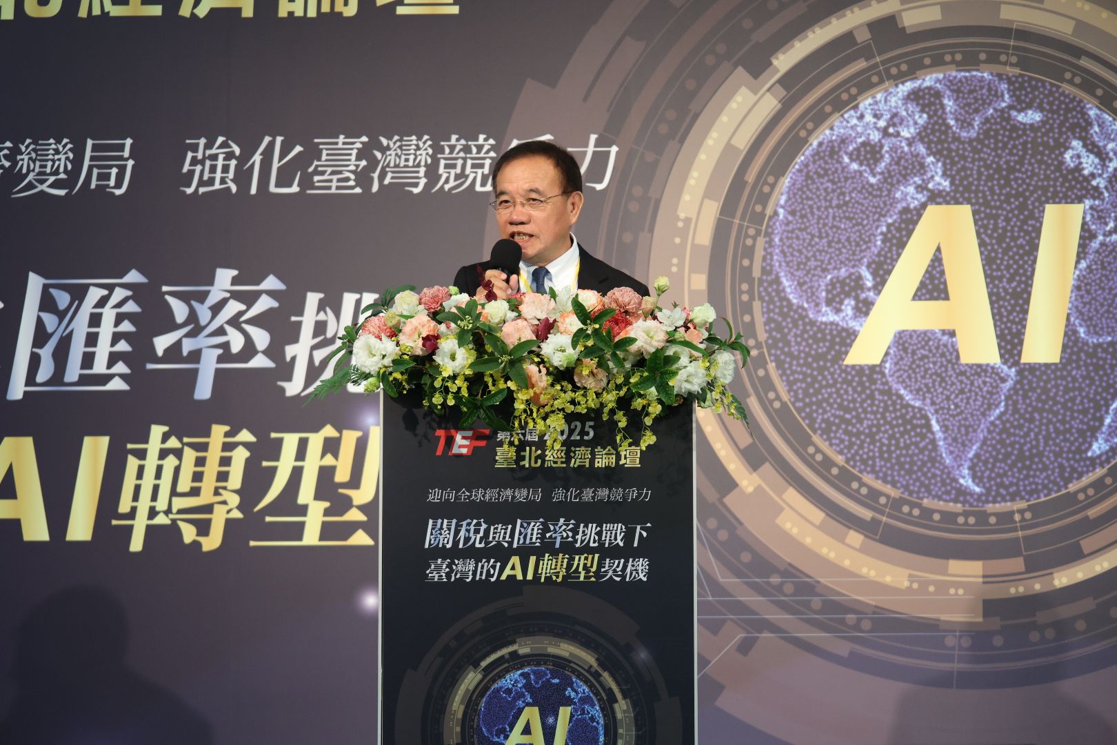 校友總會理事長許明仁表示AI已成為各行各業無法迴避的課題