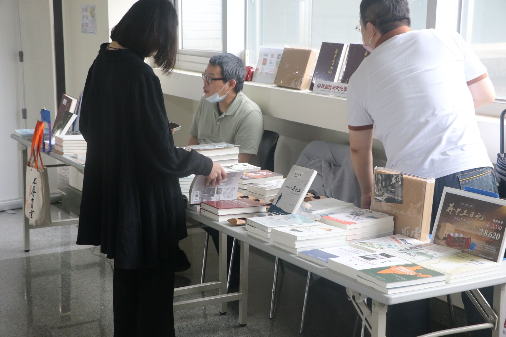 邀請民國歷史文化學社於會場設立書展