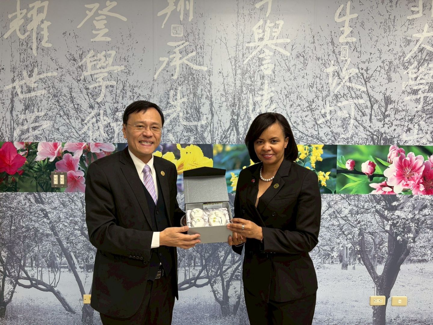 林道通校長接待貝里斯梅凱瑟大使