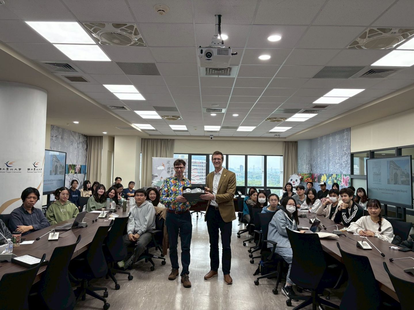 鳶山講座：SOAS 羅達菲教授解析台灣社會運動政黨