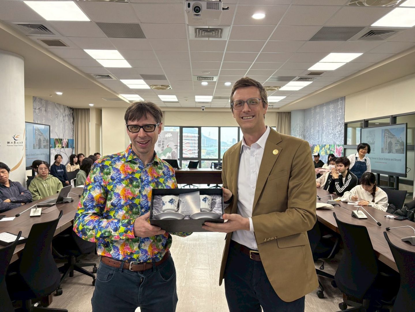 鳶山講座：SOAS 羅達菲教授解析台灣社會運動政黨