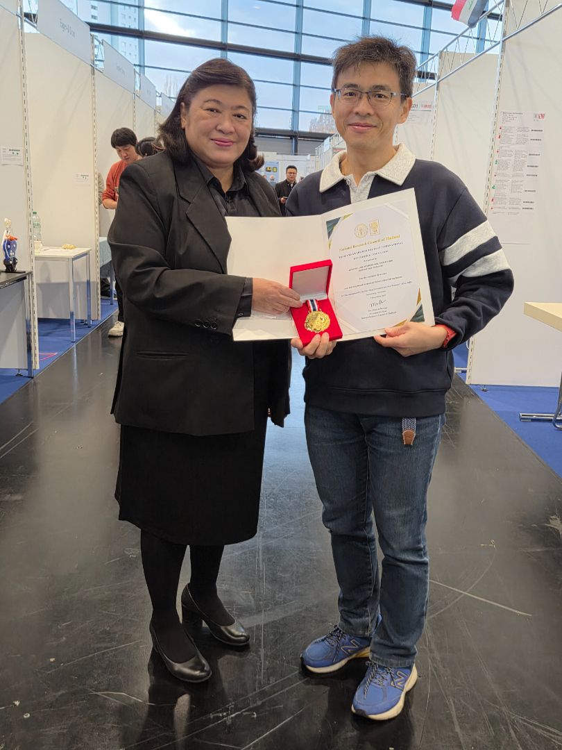 吳信龍教授以「基於深度學習的影片內容自動化剪輯」榮獲泰國特別獎