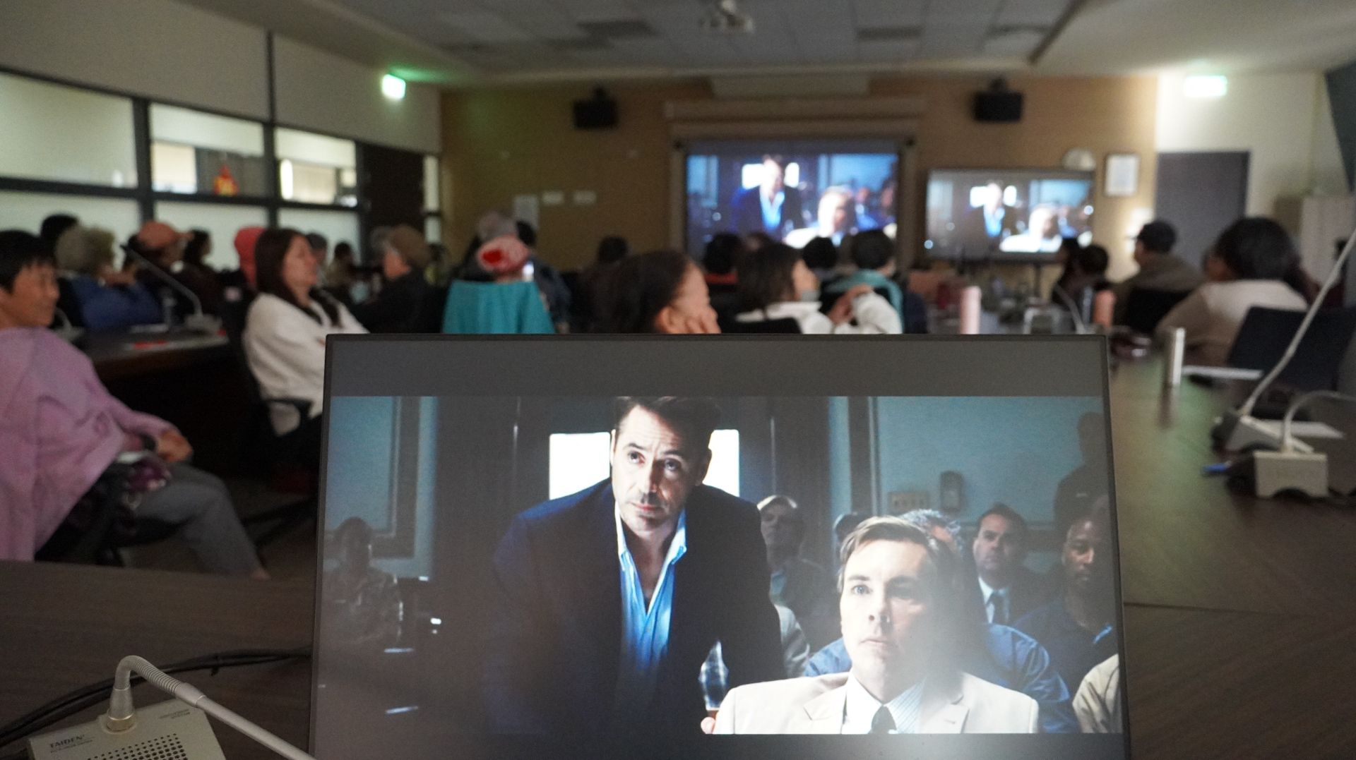 大法官電影播出中