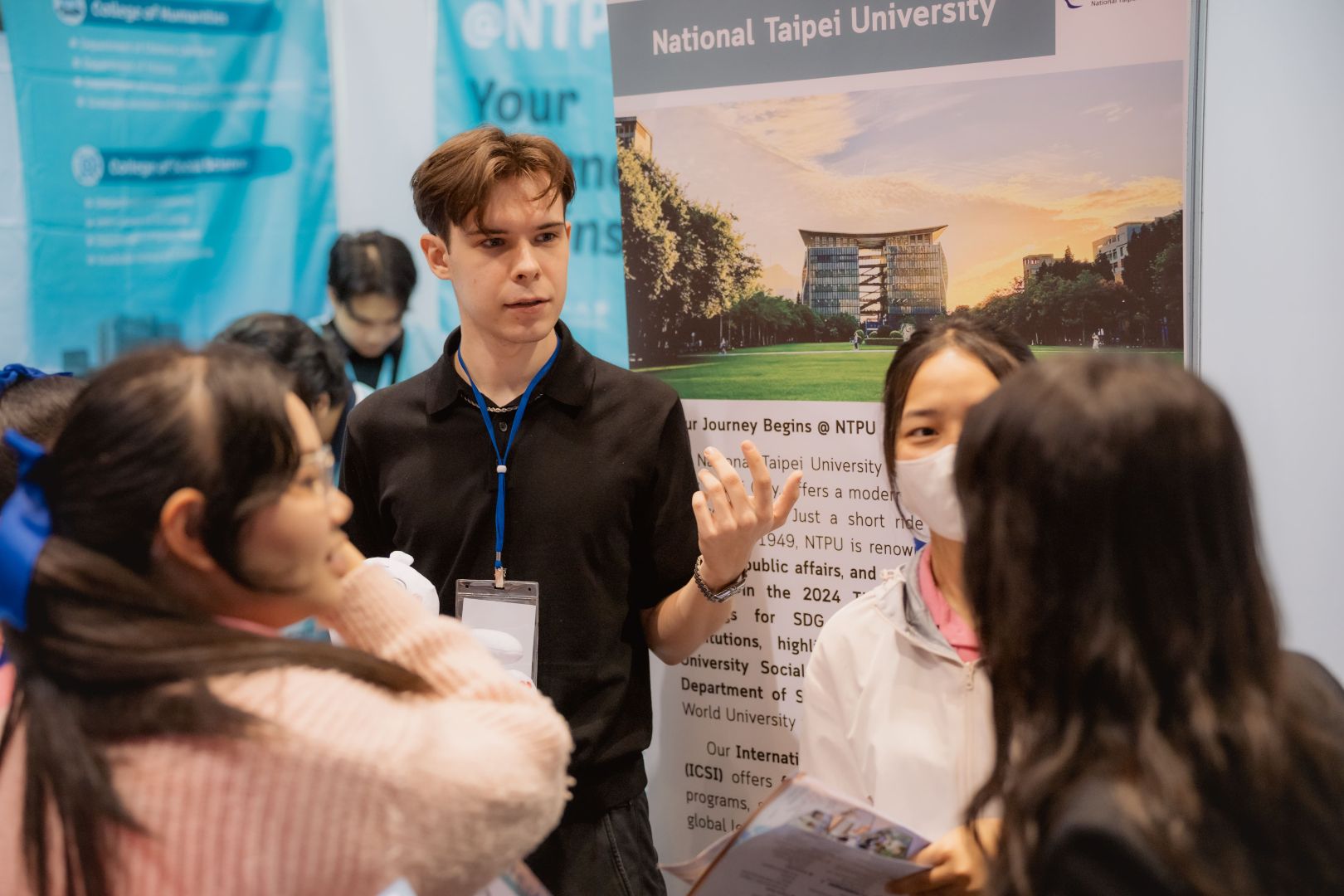 北大學生向同學介紹