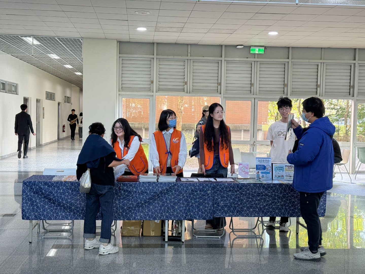 感謝公行系同學擔任學老誌推廣志工