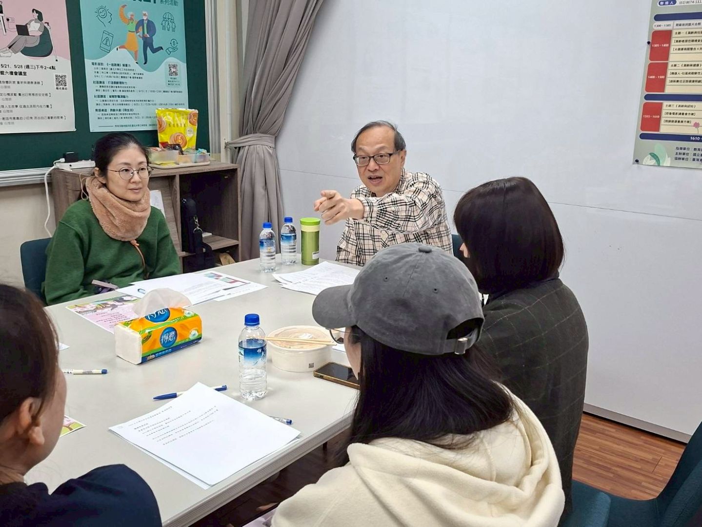 主持人曾敏傑教授帶領團隊回顧八年