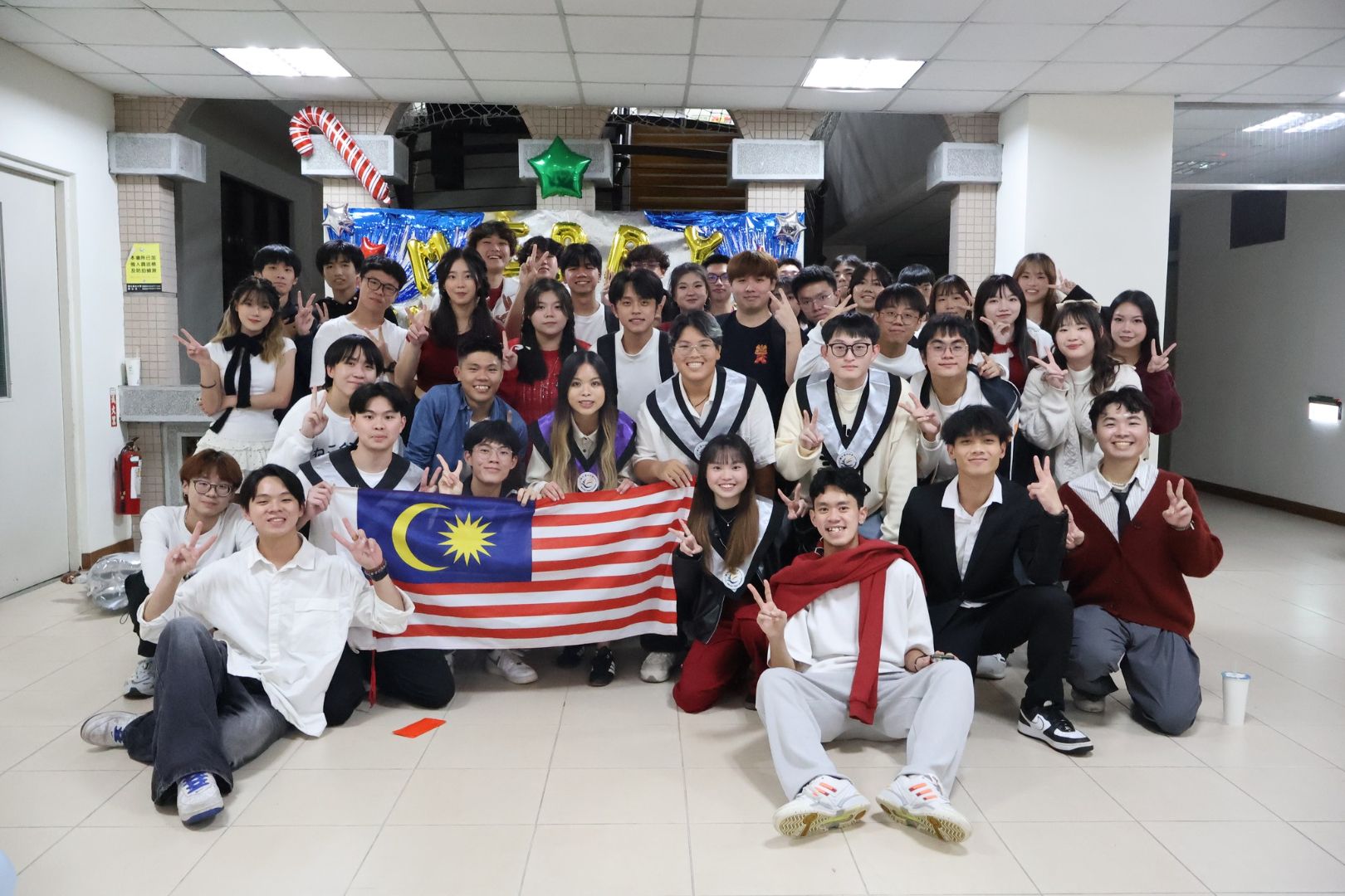 歲末齊聚一堂合影留念