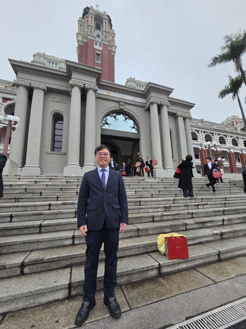 林伯星教授攝於總統府前