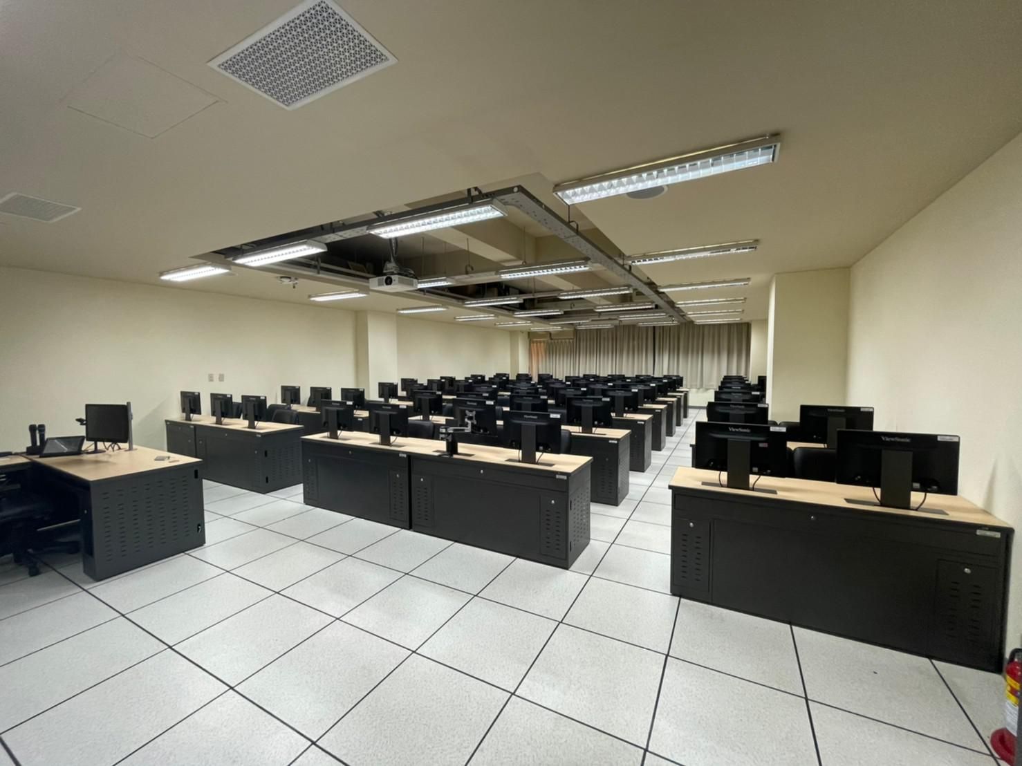 資訊中心 資1F-10電腦教室